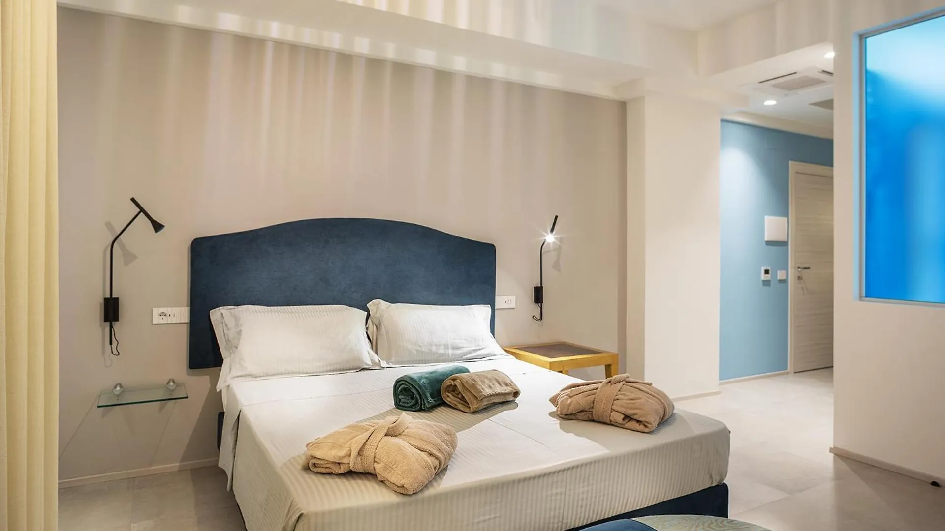 Hotel Corallo Marina Romea 4*,