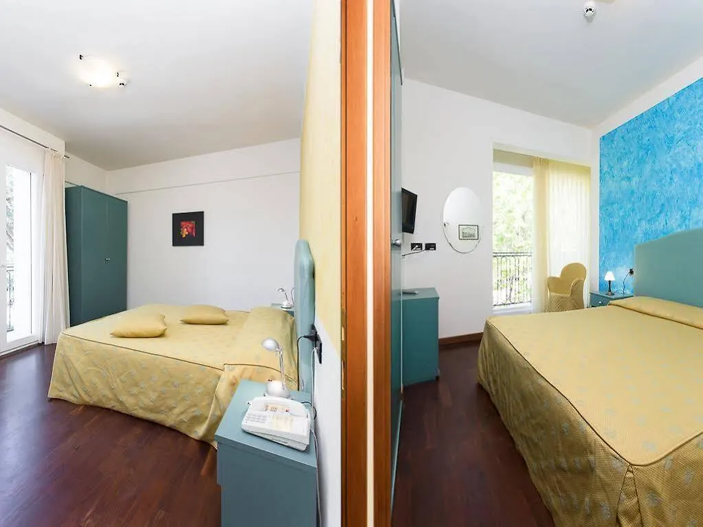 Hotel Corallo Marina Romea 4*,